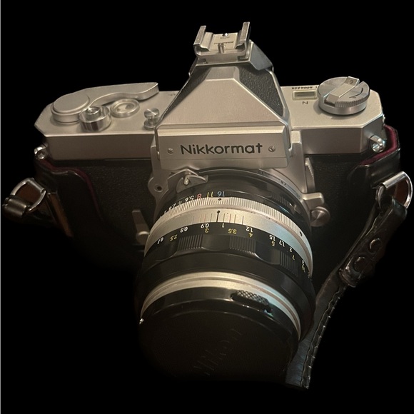 Full Set of Vintage antique Nikon Nikkormat SLR 35 MM Camera and leather bag - Picture 10 of 15